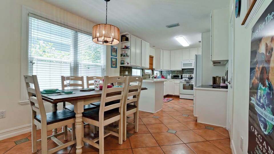 Dining & kitchen