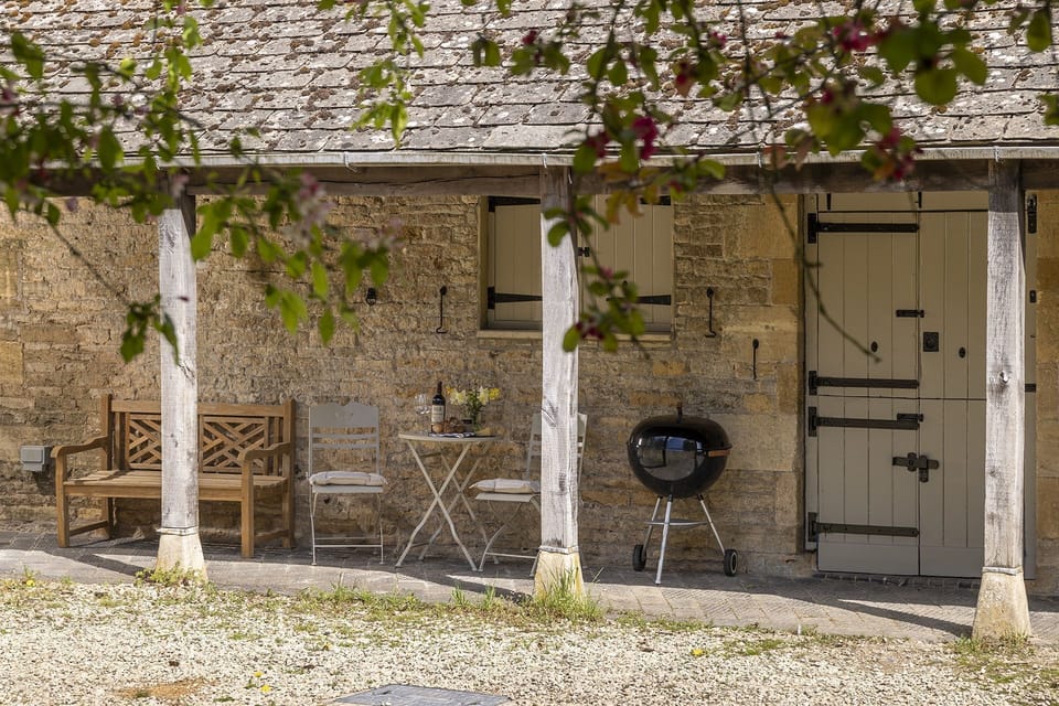 The Old Stables at Broadwell Manor Outside Space - StayCotswold