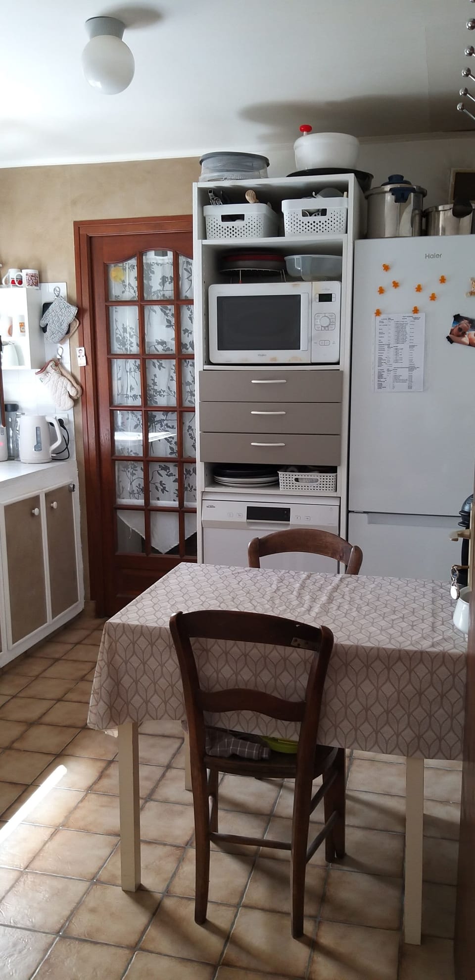 Standard Double or Twin Room, Garden View | Private kitchen | Microwave