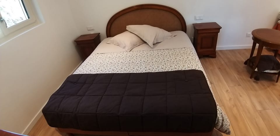 Standard Double or Twin Room, 1 Queen Bed, Garden View | Iron/ironing board, WiFi (free), bed sheets