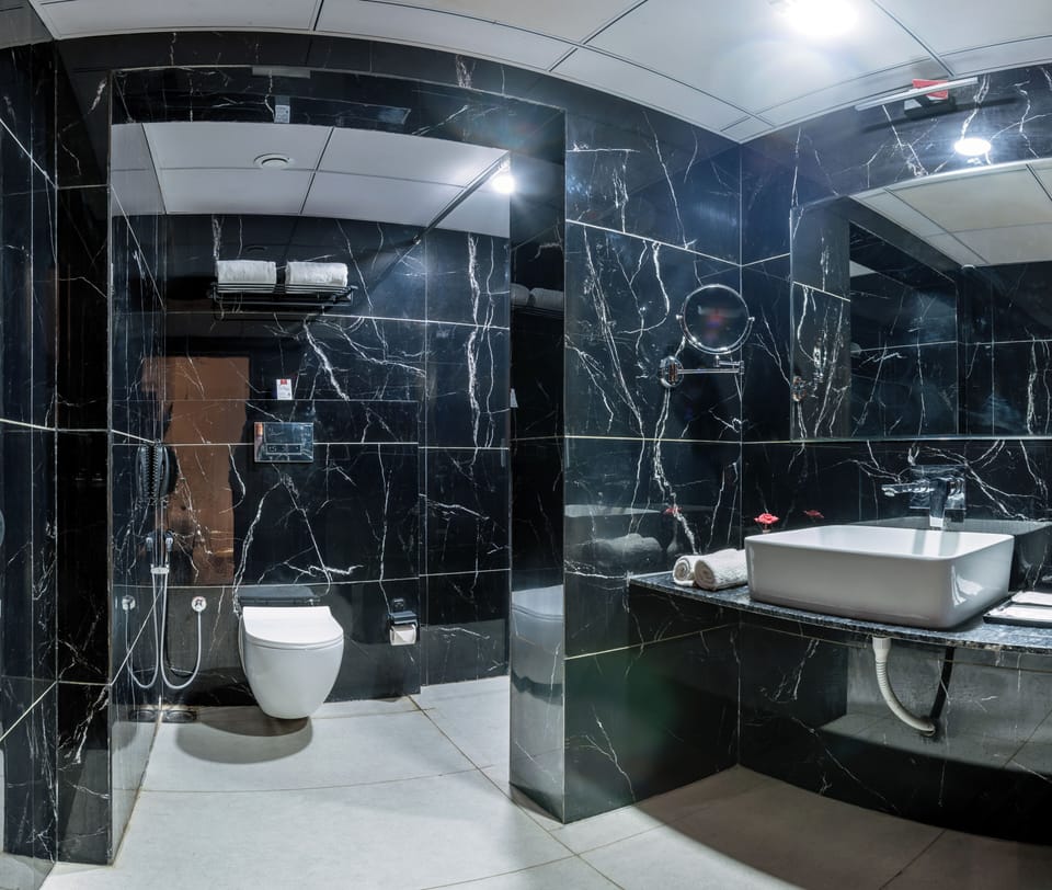 Standard Room | Bathroom | Shower, towels, soap, shampoo