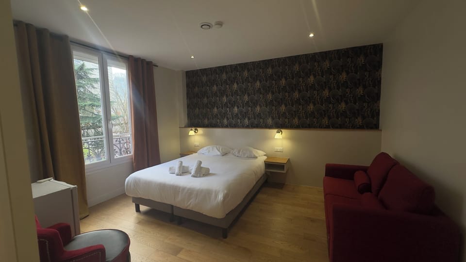 Superior Double Room | Premium bedding, in-room safe, desk, laptop workspace