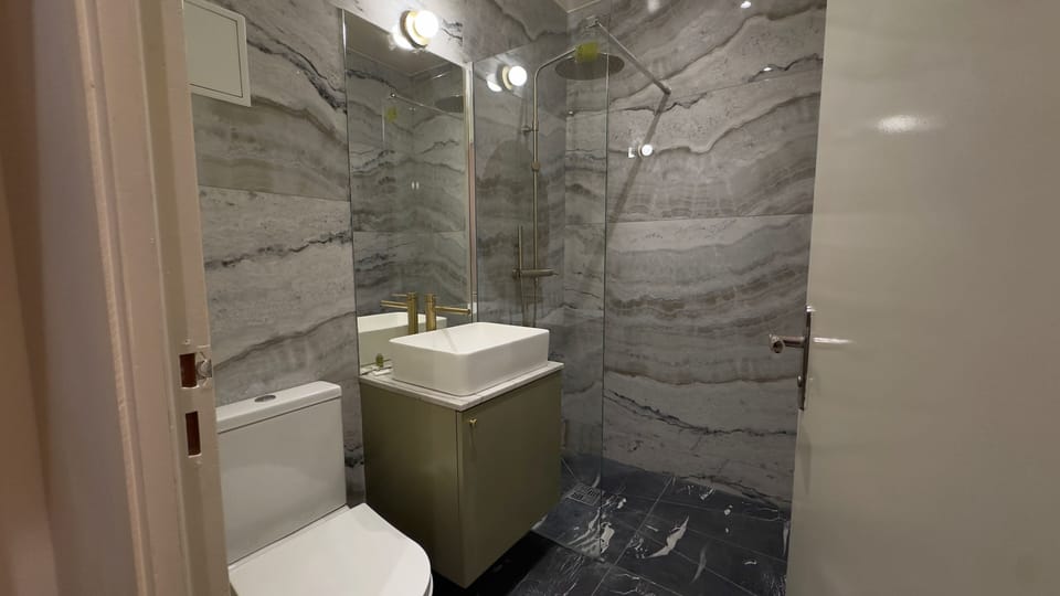 Standard Room, 1 Queen Bed | Bathroom | Shower, free toiletries, towels, soap