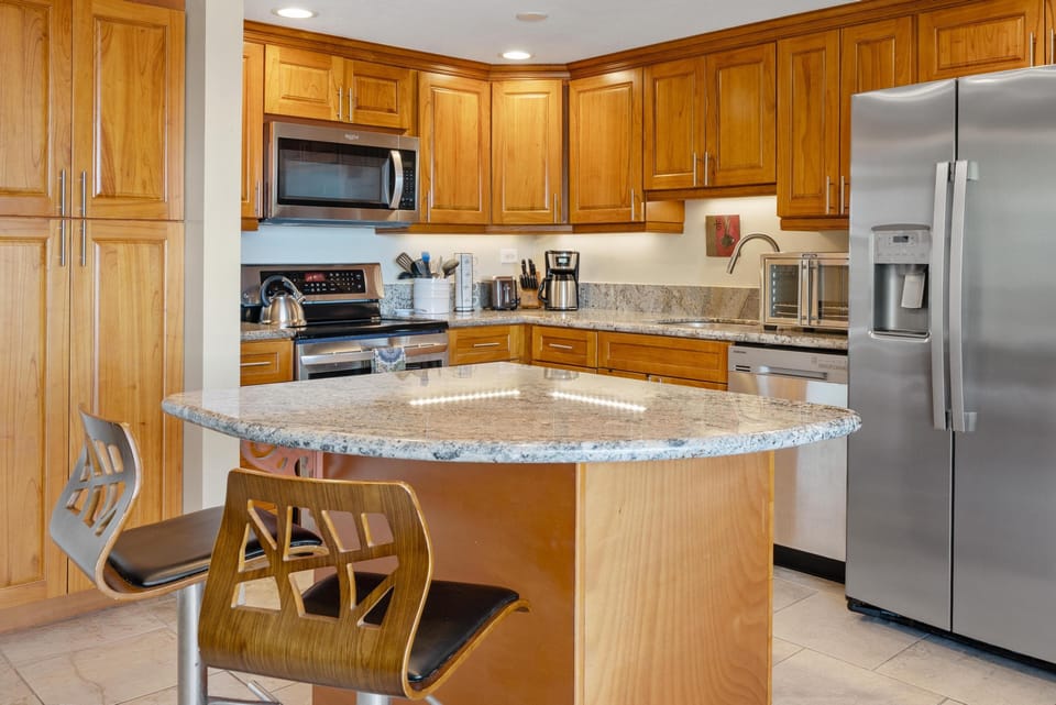 Condo, 2 Bedrooms | Private kitchen | Fridge, oven, coffee/tea maker, toaster