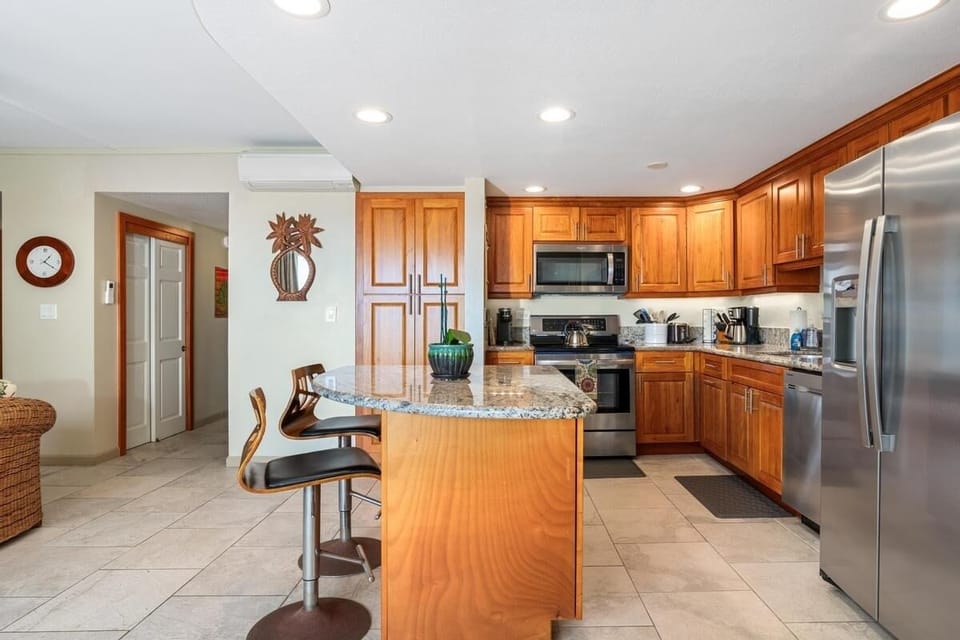 Condo, 2 Bedrooms | Private kitchen | Fridge, oven, coffee/tea maker, toaster