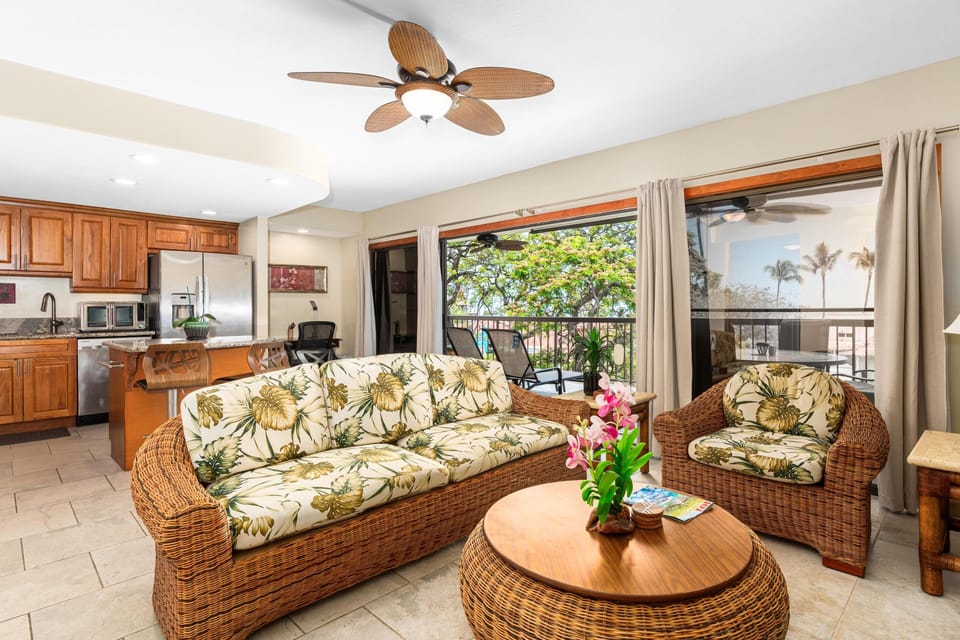 Condo, 2 Bedrooms | Living area