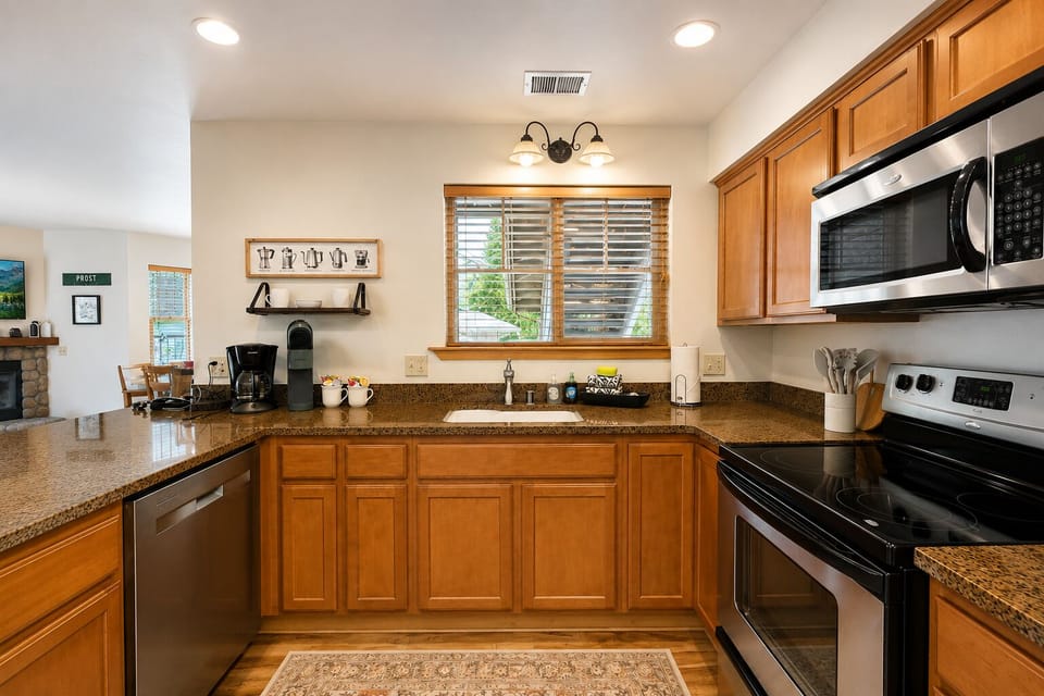 Condo, 1 Bedroom | Private kitchen | Coffee/tea maker, fridge, toaster