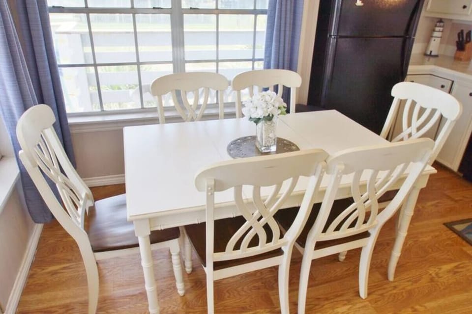 table for six with extensions