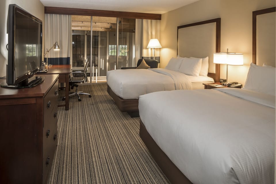 In-room safe, desk, laptop workspace, blackout drapes