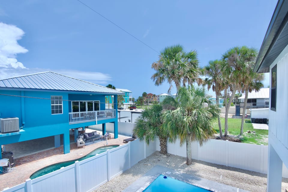 Lovely relaxing back yard with pool