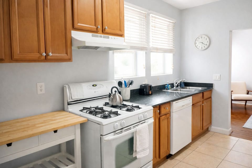 Small but fully stocked kitchen with everything you need to cook comfortably