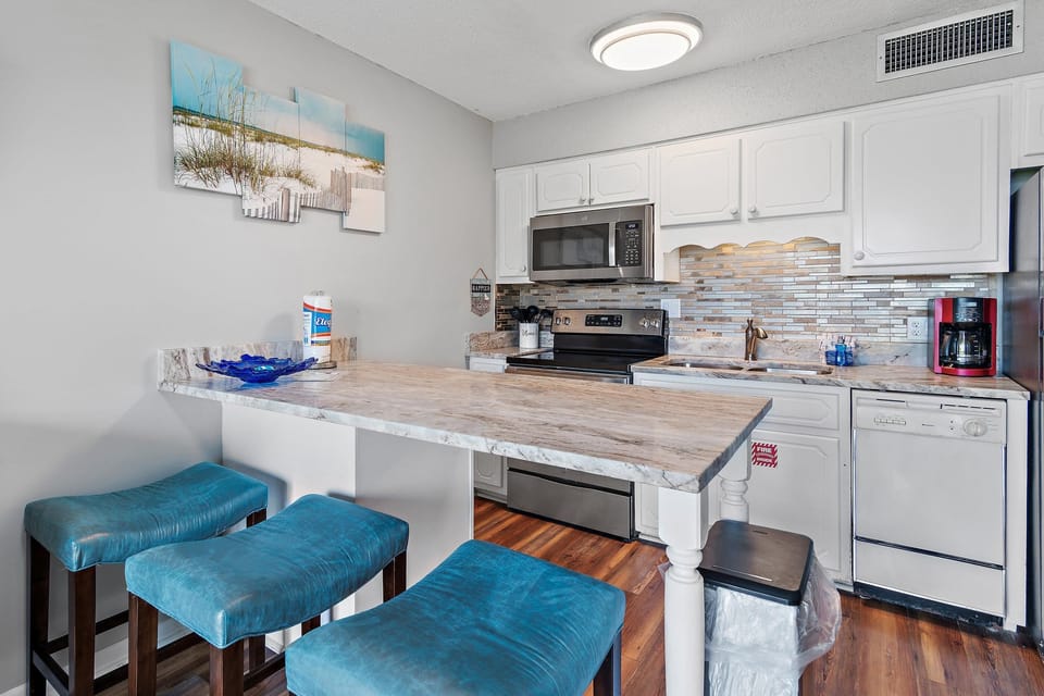 Condo, 1 King Bed with Sofa bed (Blue Surf 15A) | Private kitchen | Oven, toaster