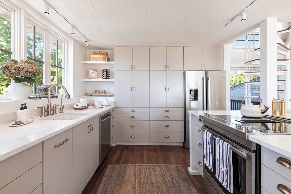 Featuring a high-end kitchen, sleek countertops, and thoughtfully arranged storage, it’s a beautiful and efficient space that makes cooking a pleasure