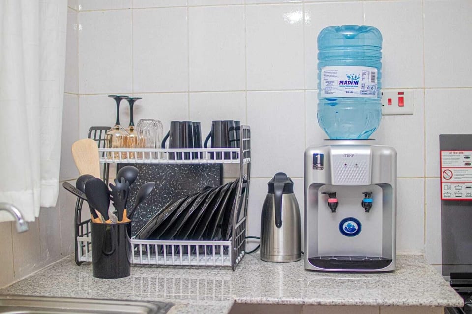 Comfort Apartment, City View | Private kitchen | Fridge, microwave, cookware/dishes/utensils