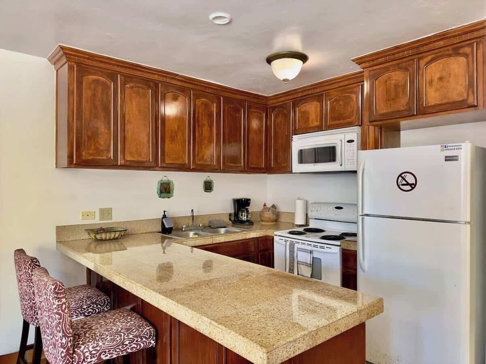 Kitchen with seating area