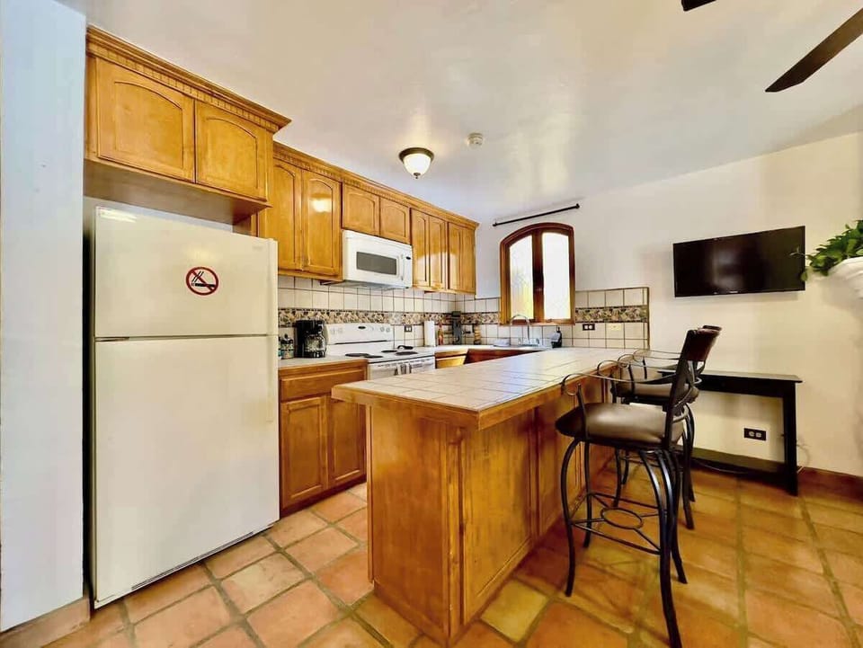 Kitchen with seating area