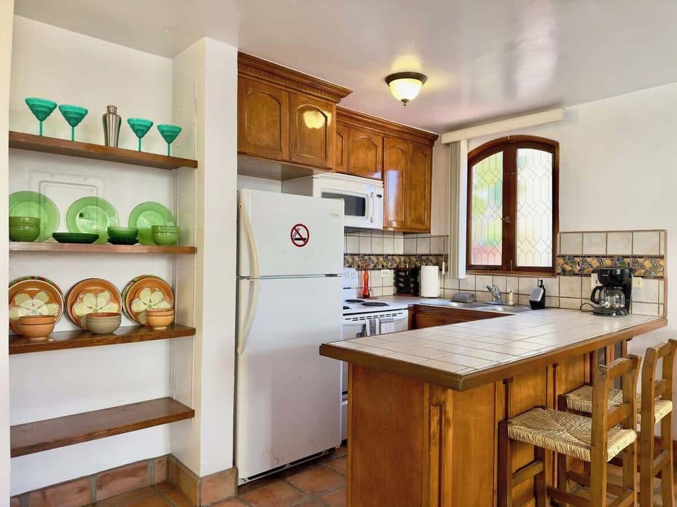 Kitchen with seating area
