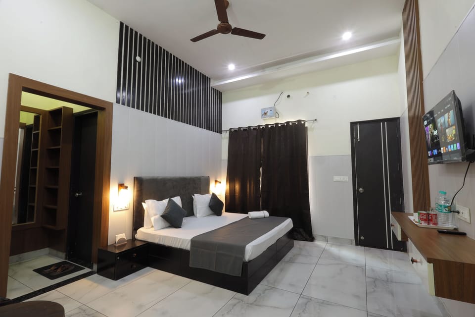 Deluxe Double Room, City View
