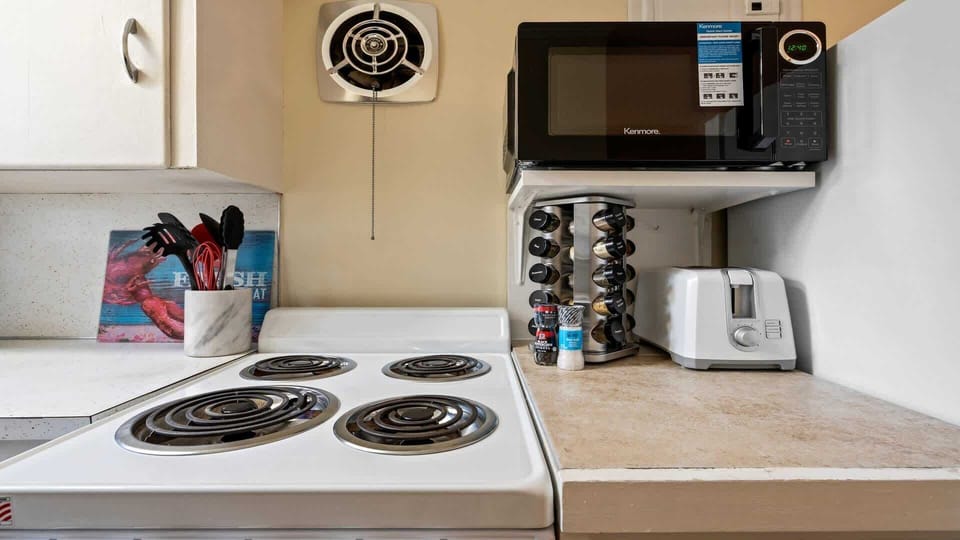 Full kitchen 