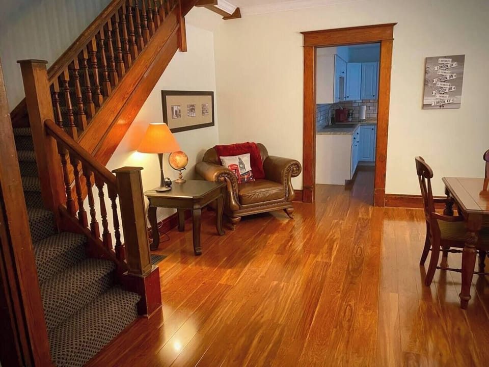 Use the spacious Dining Room for sharing a meal, or playing one of the many board games! (1)