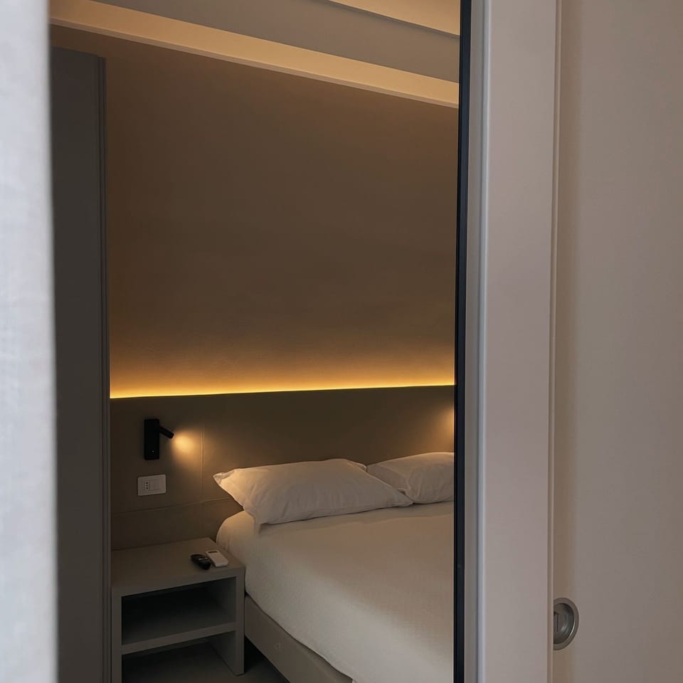 Double Room, Non Smoking | Desk, free WiFi, bed sheets