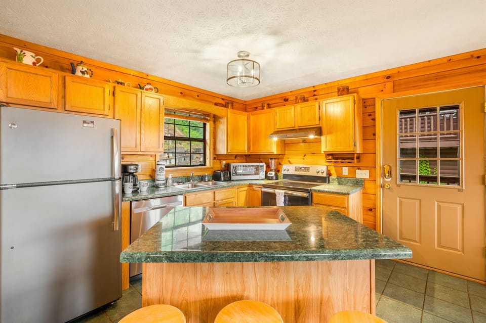 Full kitchen for your cooking needs