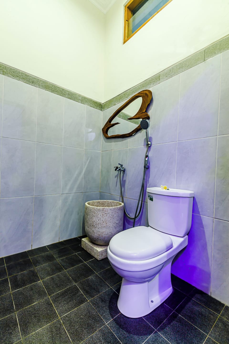 Deluxe Twin Room | Bathroom | Shower, bidet, towels, soap