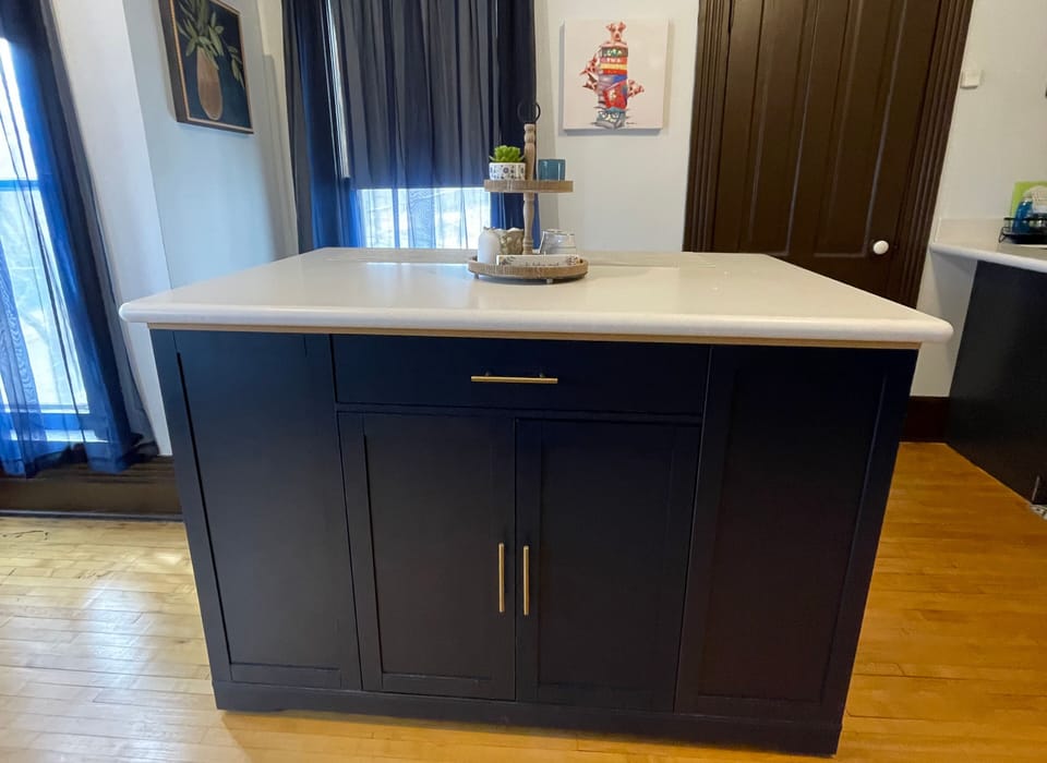 Island with seating where you can sit and enjoy your meals