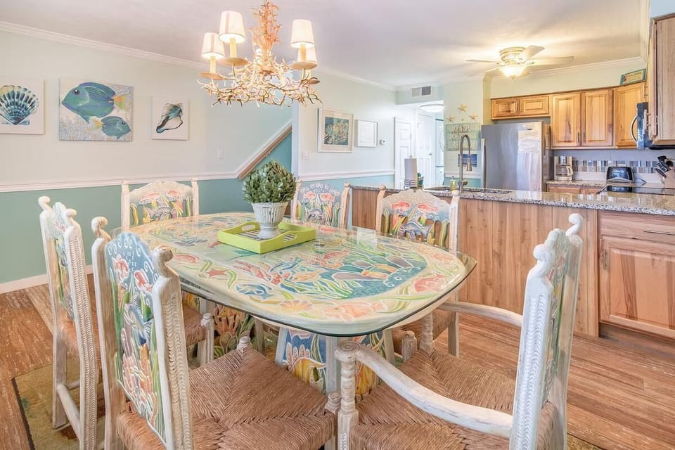 House, Multiple Beds (Blue Surf 17B) | Dining
