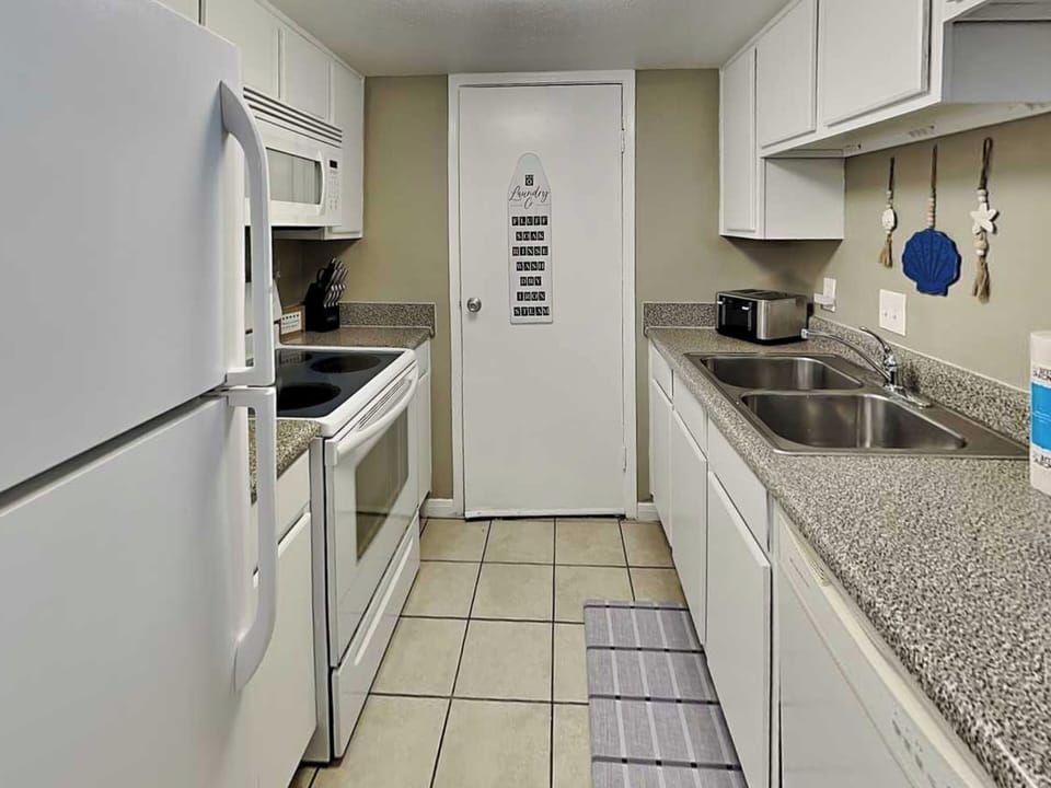 Condo (2 Bedrooms) | Property amenity
