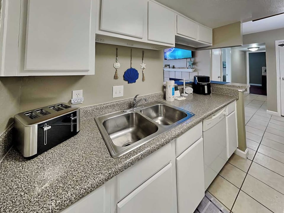 Condo (2 Bedrooms) | Property amenity