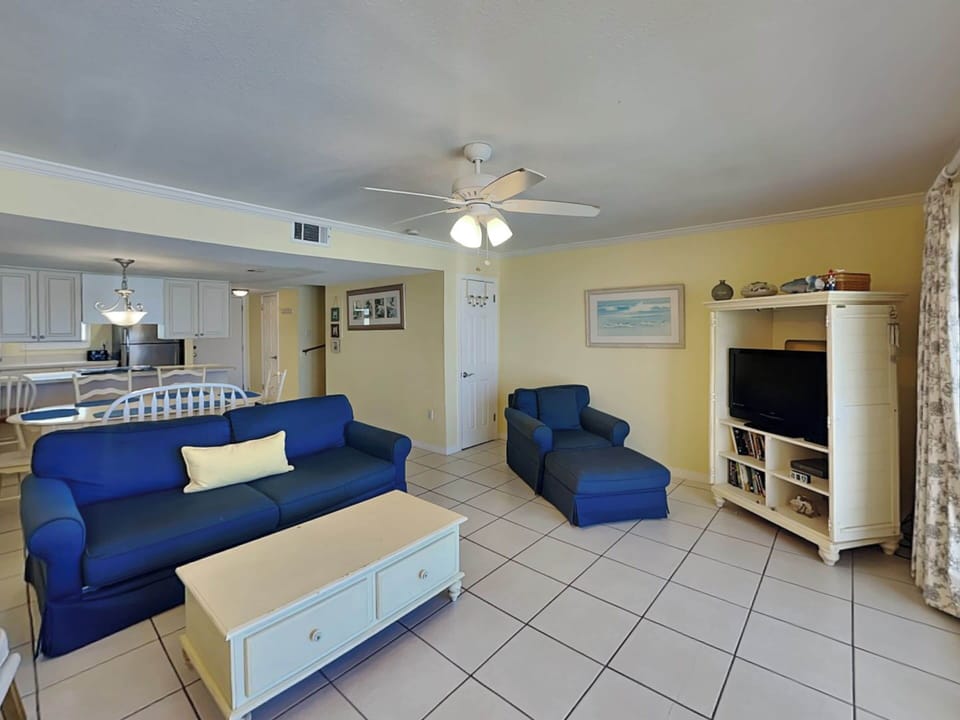Condo (2 Bedrooms) | Property amenity