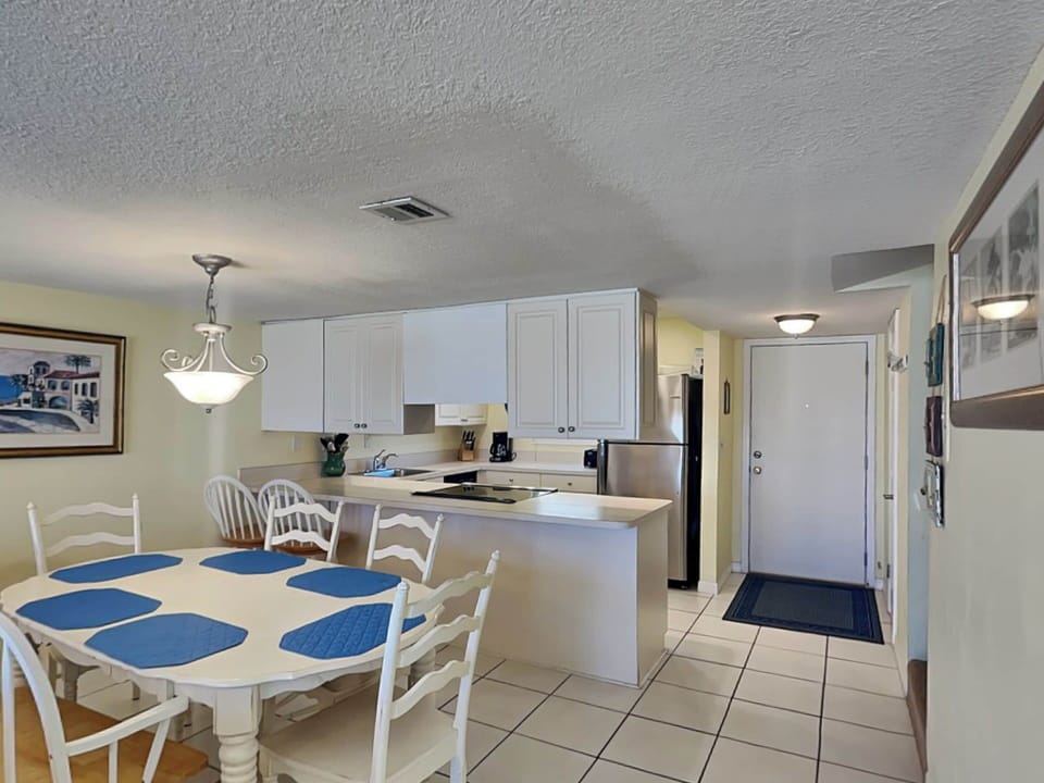 Condo (2 Bedrooms) | Property amenity