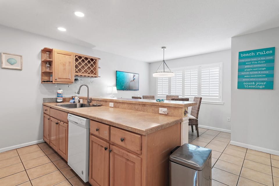 House, Multiple Beds (Blue Surf 5) | Private kitchen | Oven, toaster