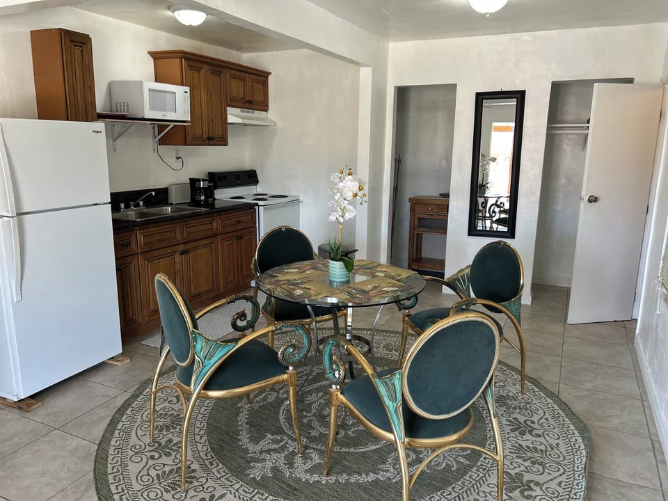 dining area Kitchen