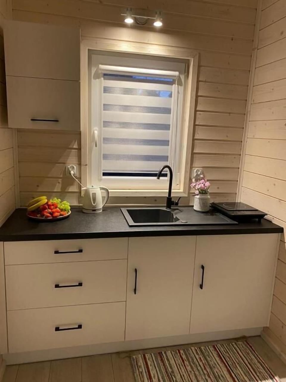 Comfort Cabin, Garden Area | Private kitchen