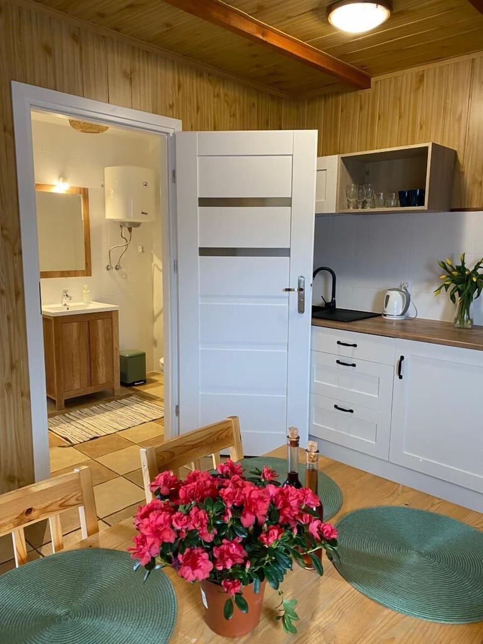 Superior Cabin | Iron/ironing board, bed sheets