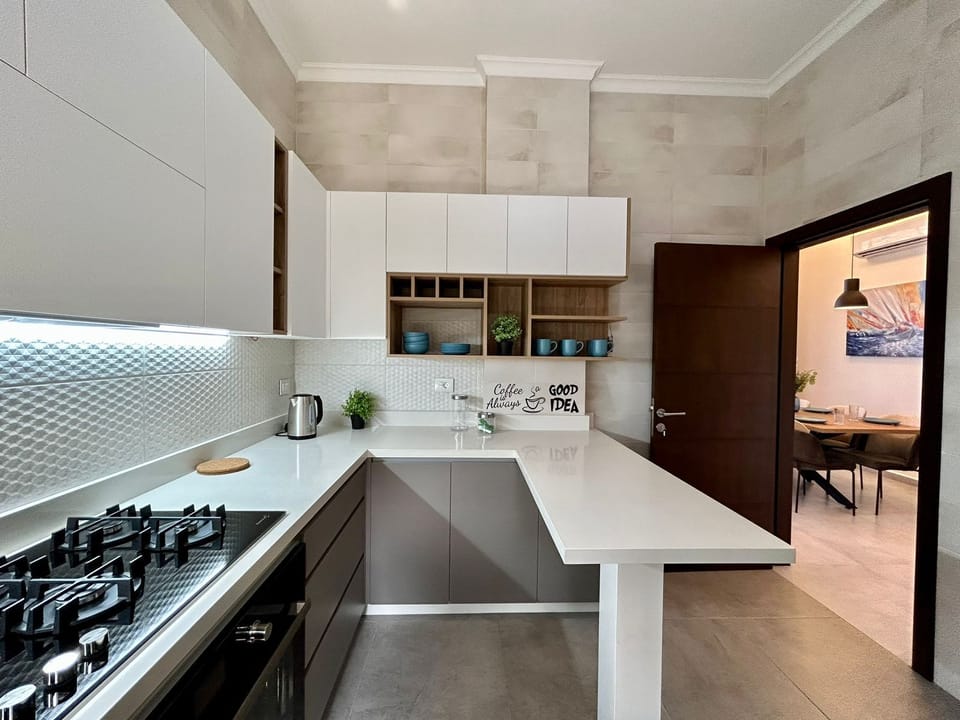 Apartment, 2 Bedrooms, Kitchen, Mountain View | Private kitchen | Full-size fridge, oven, stovetop, electric kettle