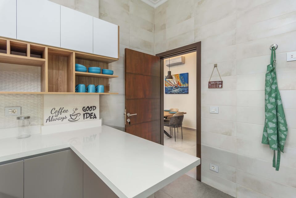 Apartment, 2 Bedrooms, Kitchen, Mountain View | Private kitchen | Full-size fridge, oven, stovetop, electric kettle