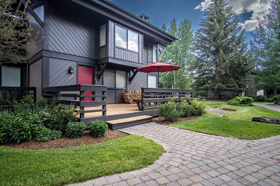 Spacious deck in quiet complex