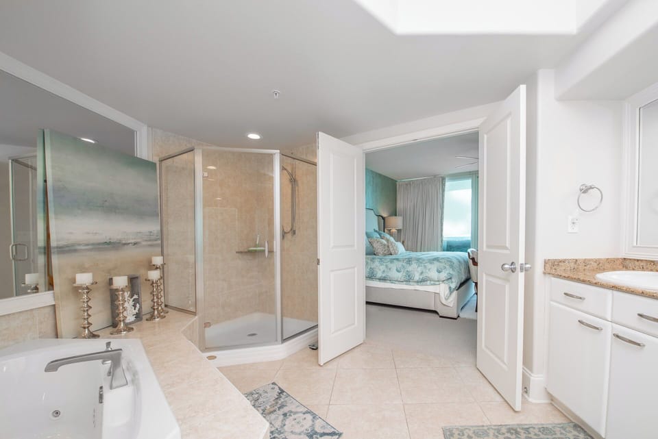Caribe Resort B1007 Master Bath