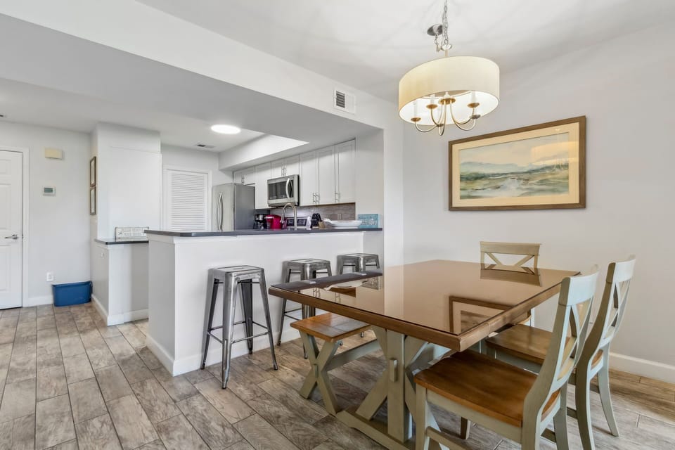 Dining Table with Seating for 5 and Bar Stool Area for 3