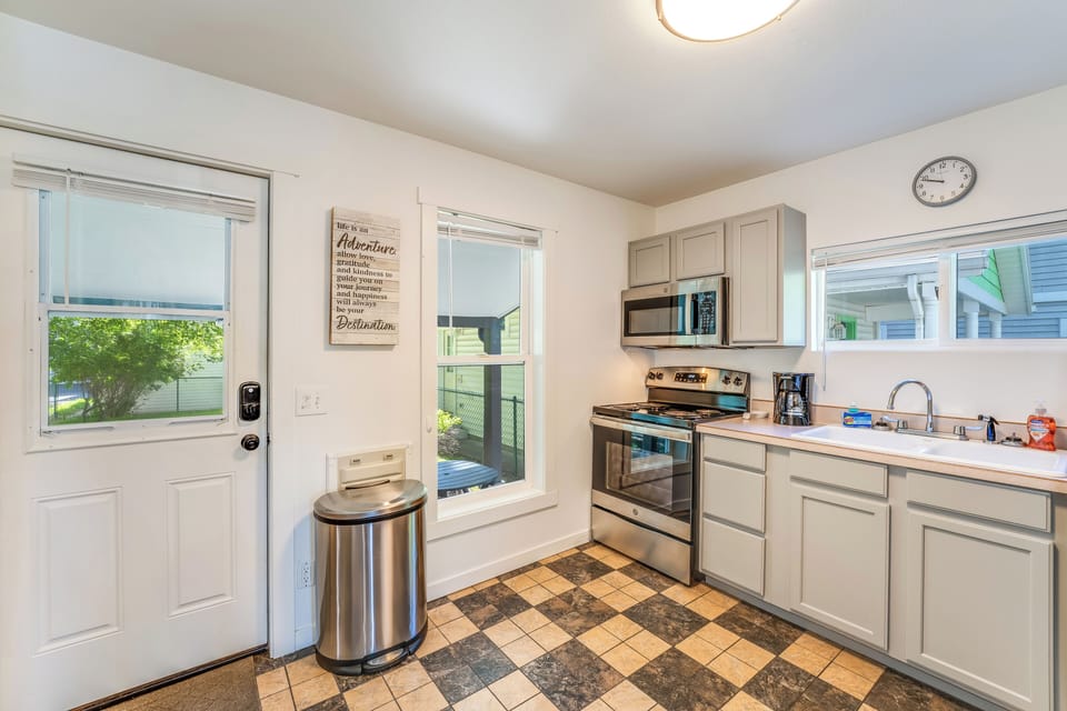 Access to the backyard | Main Level