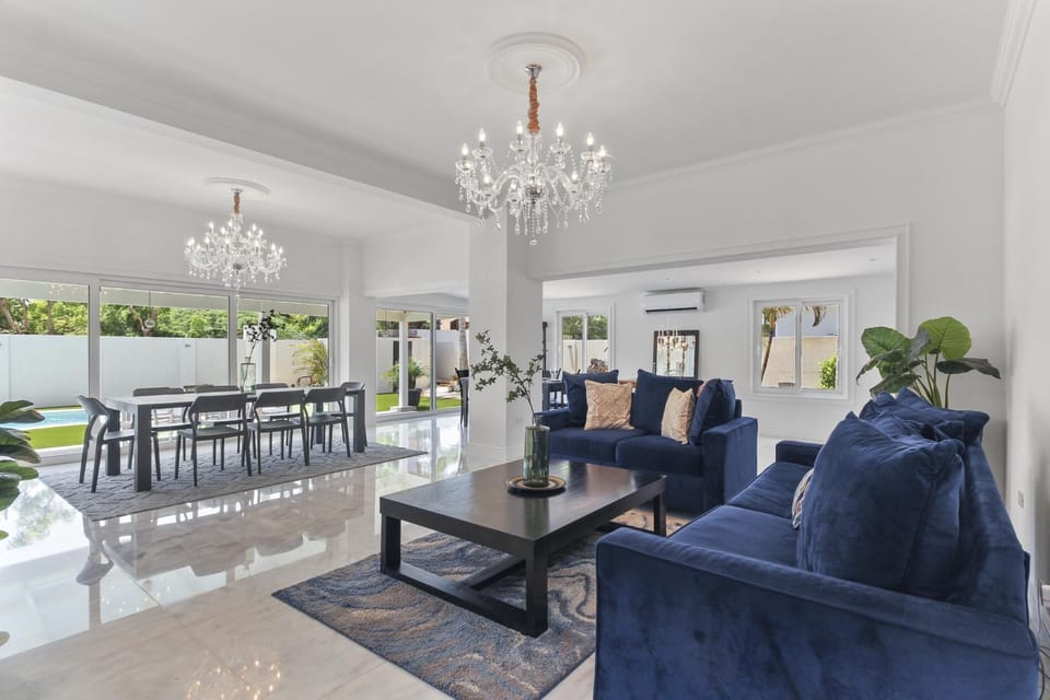 NEW Luxury 5BR Villa w/Private Pool ~ BBQ ~ Patio (28273)