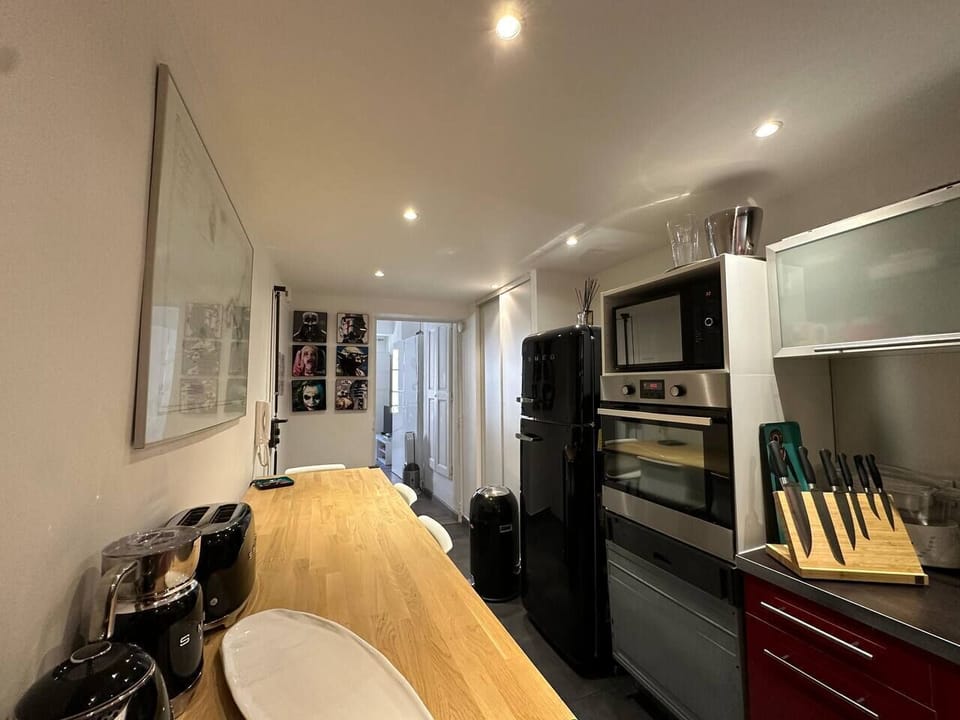 kitchen, fridge, freezer, hob, Nespresso Vertuo coffee machine, kettle, crockery, washing machine (4)