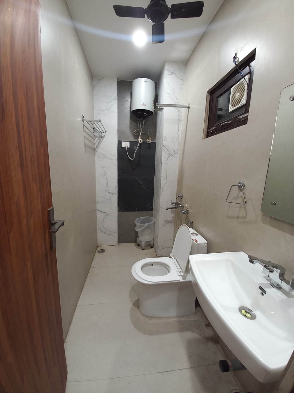 Premium Room, City View | Bathroom | Shower, free toiletries, towels, soap
