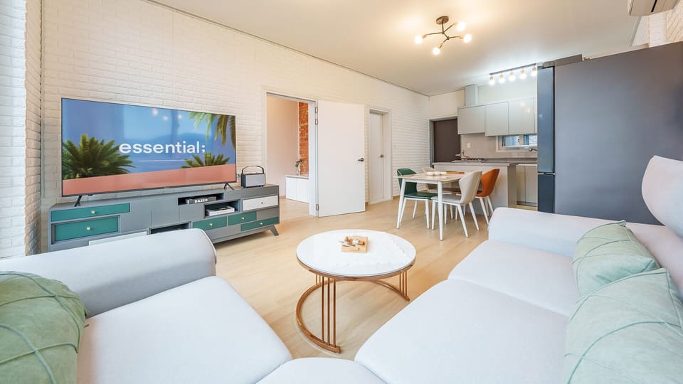 Basic Room, 3 Bedrooms (Dog Flirting(Private house)) | 3 bedrooms, free WiFi
