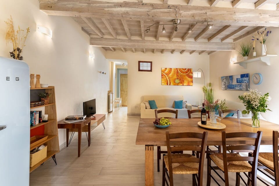 Autumn, Dining Room, Living Room, Spring, Summer