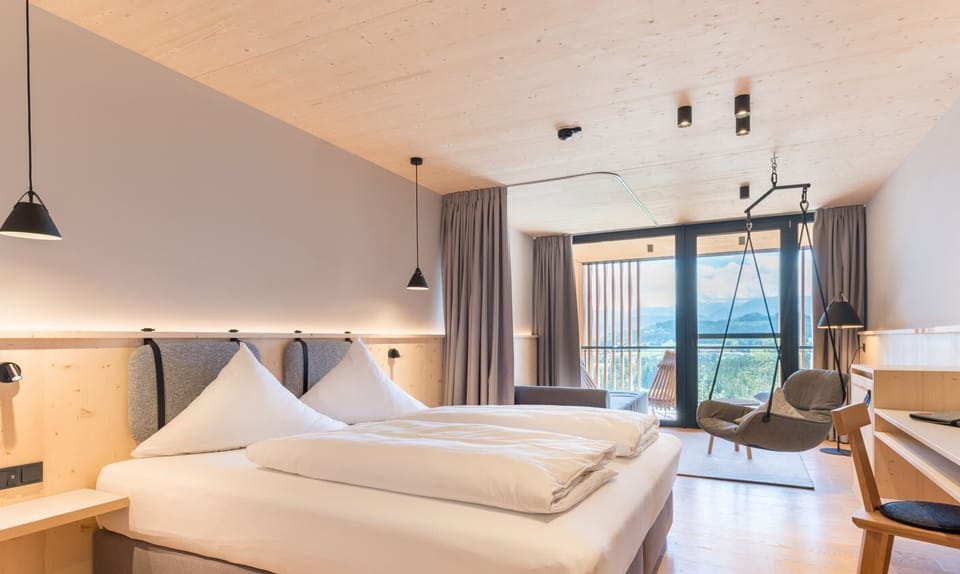 Junior suite Breitenberg | In-room safe, laptop workspace, blackout drapes, soundproofing