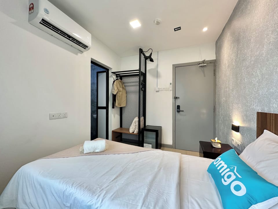 Superior Single Room, City View | Desk, WiFi (free), bed sheets